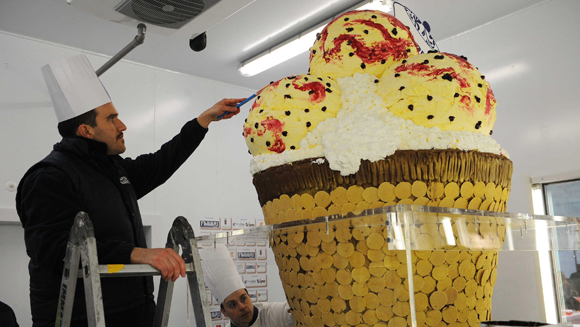 4 Es Krim Terbesar di Dunia, Ada yang Beratnya Tembus 1 Ton 2 es krim terbesar di dunia dari Italia