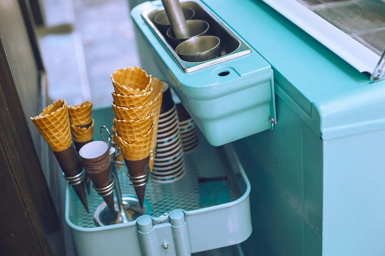 5 Fakta Unik tentang Es Krim Cone dan Sejarahnya 2 Ice Cream Machine